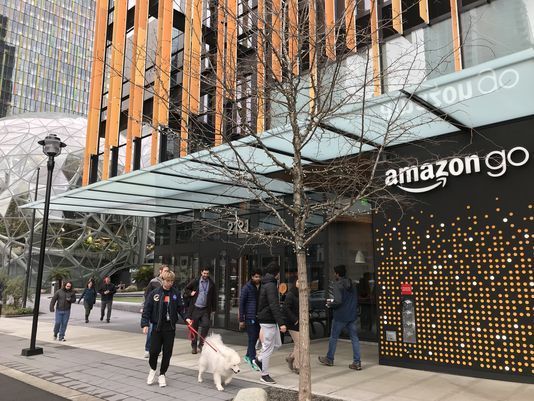 Amazon abre su primera tienda física
