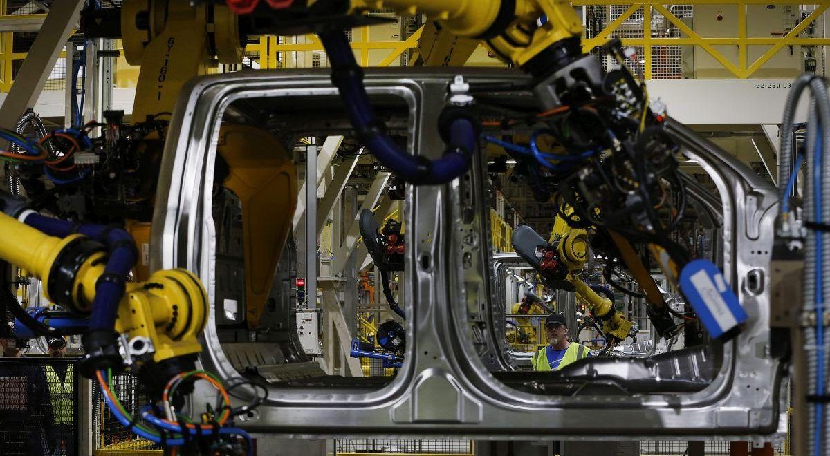 Automotrices piden a Trump no dejar el TLCAN Automotrices piden a Trump no dejar el TLCAN