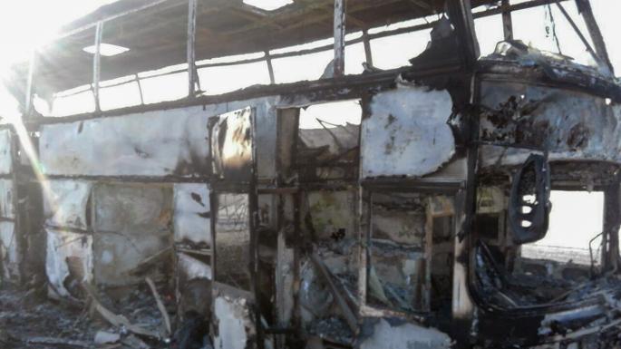 Mueren 52 personas al incendiarse autobús en Kazajistán