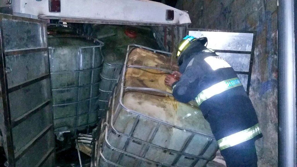 Decomisan 28 mil litros de combustible en Tamaulipas - bidones-combustible-puebla11