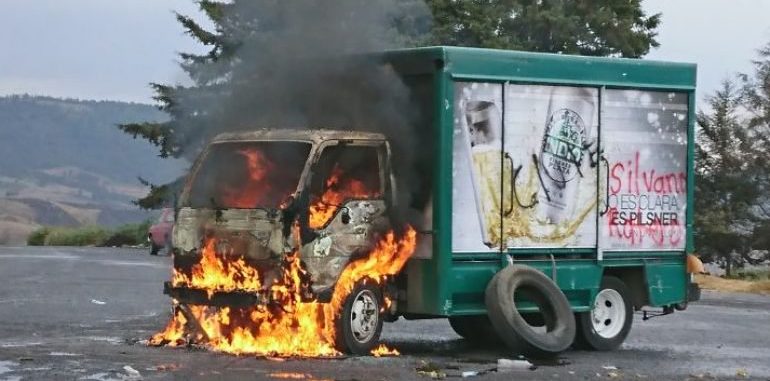 Tráiler con uranio queda atrapado en bloqueo en Michoacán Tráiler con uranio queda atrapado en bloqueo en Michoacán