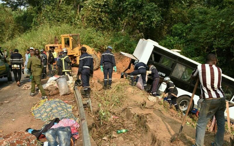 Accidente de autobús en Camerún deja 21 muertos