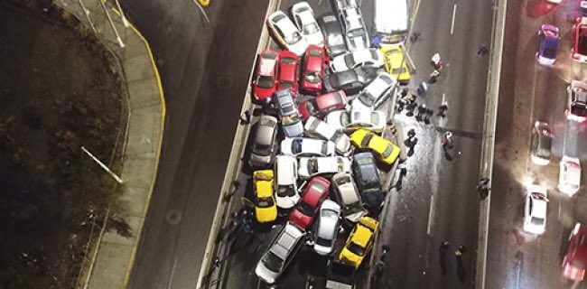 Carambola de 43 vehículos en puente congelado de Saltillo
