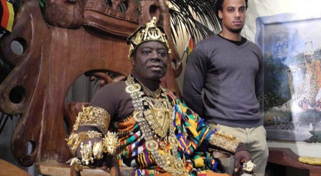 Cefas Bansah, el rey que gobierna a 300 mil personas en Ghana por Skype