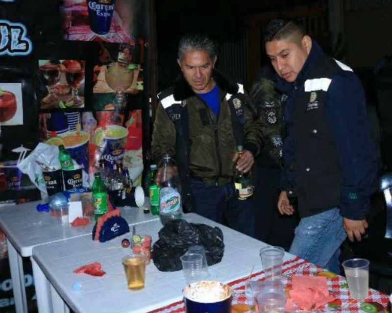 Cierran tres chelerías y detienen a 55 personas en Iztapalapa