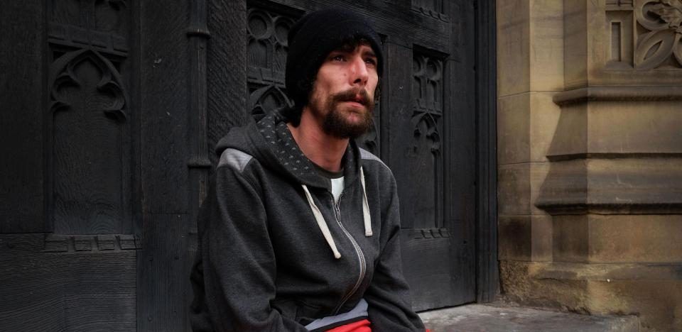 Héroe indigente en atentado de Manchester se declara culpable de robo a víctimas