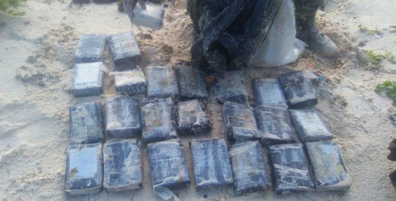 Hallan 25 paquetes con cocaína en Cozumel