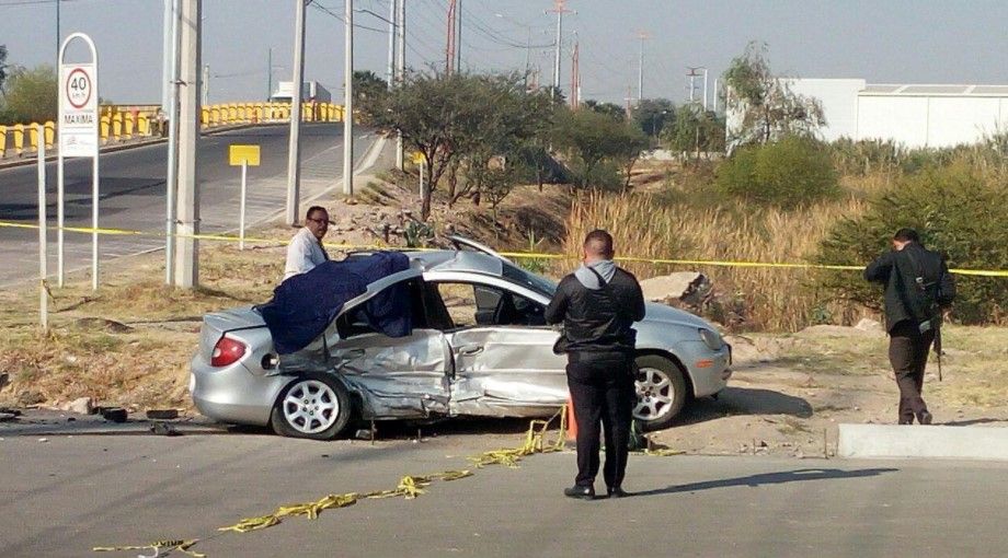 Mueren tres queretanos por choque en Irapuato