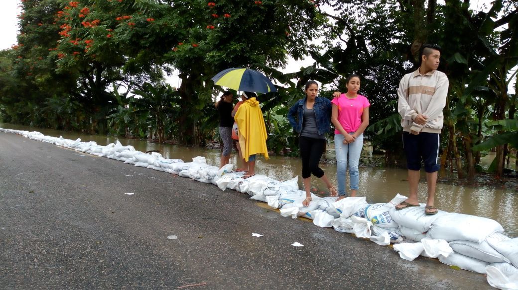Desbordamiento de río provoca inundaciones en Macuspana, Tabasco