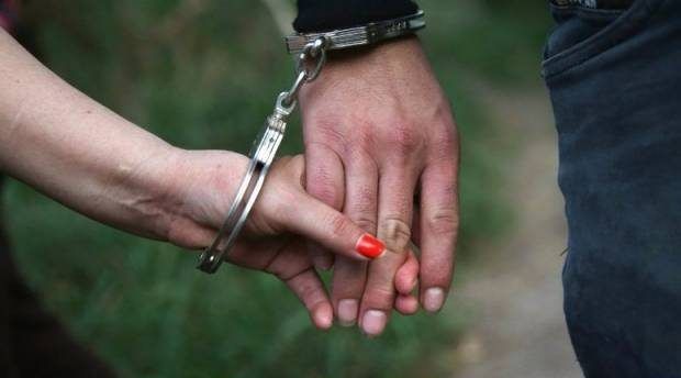 Capturan a pareja acusada de secuestro en Bosques de Las Lomas