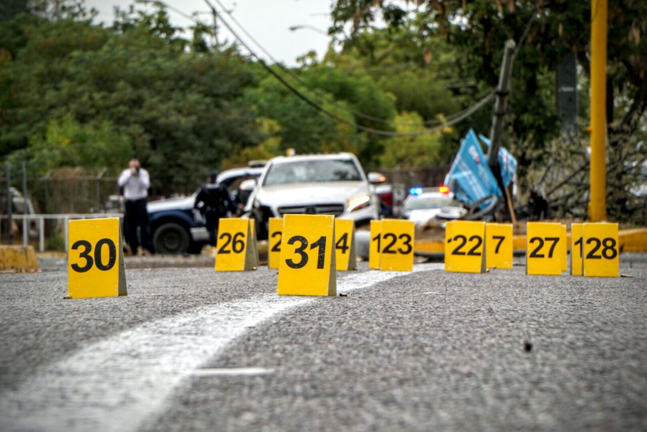 Sujetos balean y rematan a joven en Culiacán