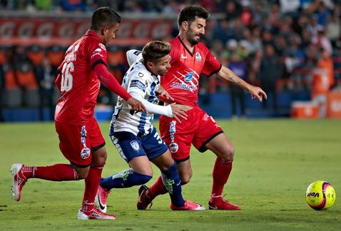 Jugador de Lobos denuncia robo en estadio de Pachuca