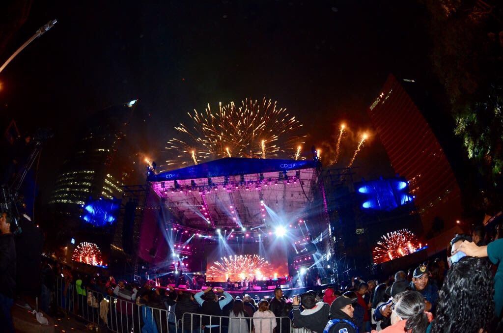 Más de 60 mil personas celebraron en el Ángel de la Independencia