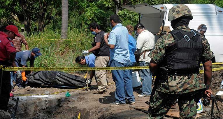 Encuentran 32 cadáveres en fosas clandestinas en Nayarit
