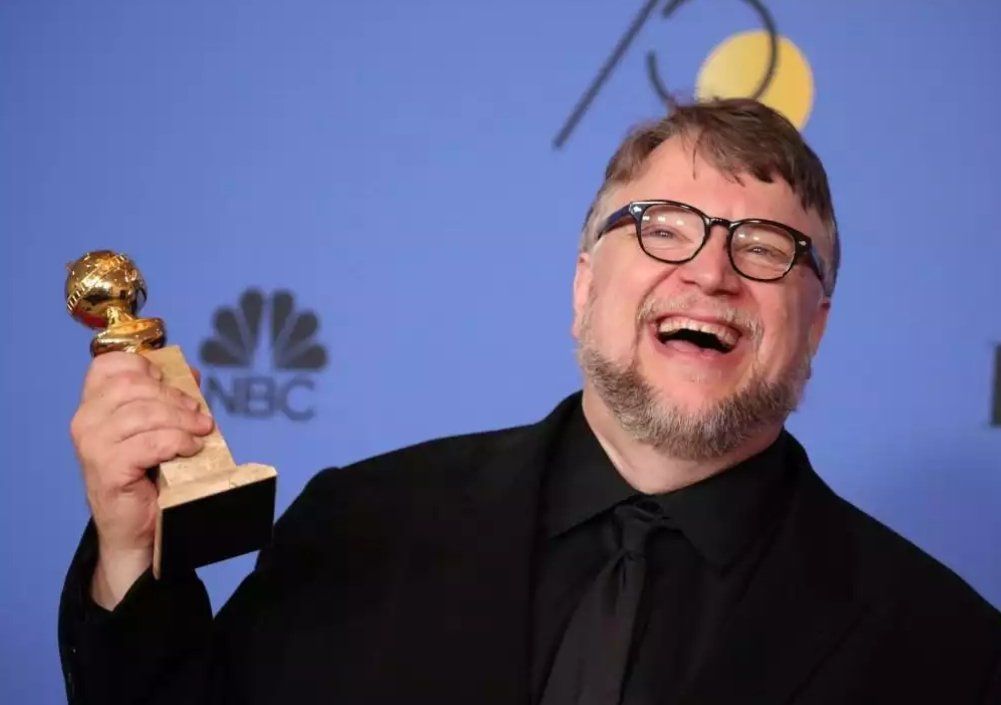 Diego Luna, Gael García y Alfonso Cuarón felicitan a Del Toro por Globo de Oro