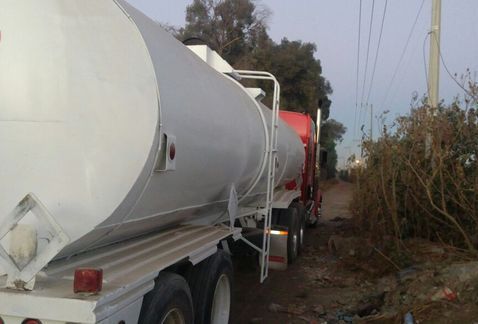 Detienen a cinco policías robando combustible en el Estado de México