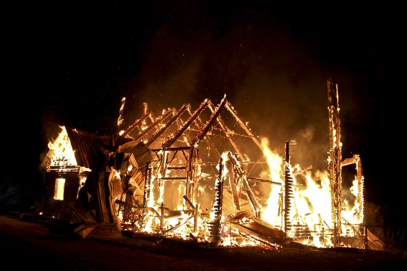 Se incendia iglesia en Chile tras visita del papa Francisco