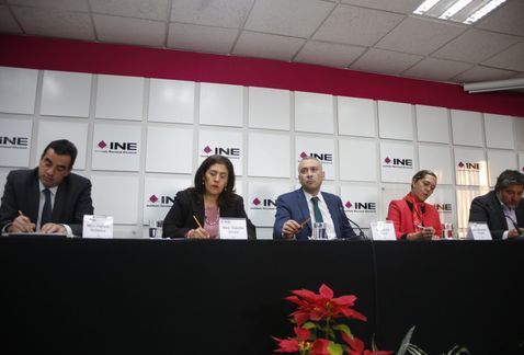 INE detecta uso de fotocopias en registro de firmas de independientes