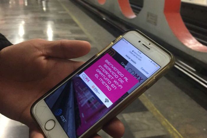 ¿Qué pasa con tus datos personales al navegar en la red WiFi del Metro?