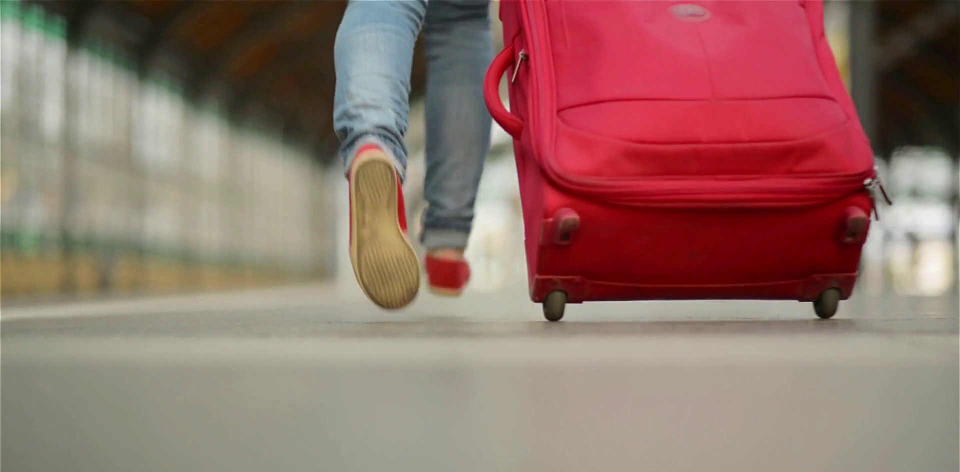 Detienen a mujer que transportaba cuerpo en maleta