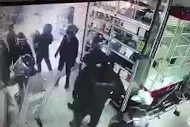 Enfrentan destitución siete policías por robo en Plaza Meave