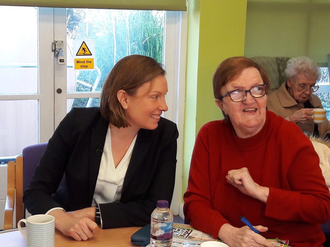 Crean dependencia para atender la soledad en Reino Unido