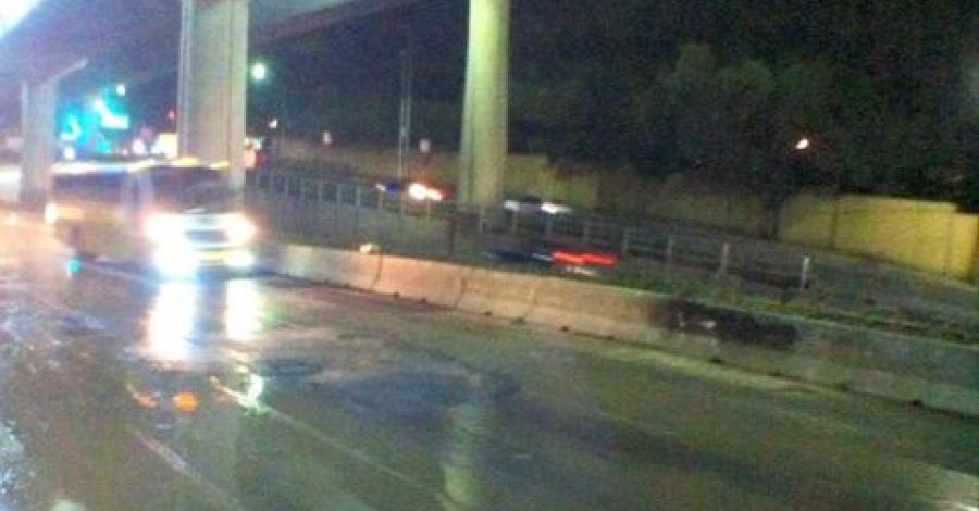 Socavón provoca afectación vial en Periférico