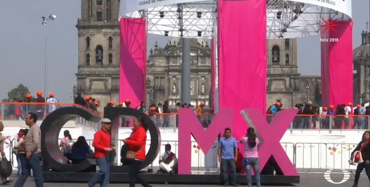 Muere hombre en pista de hielo del Zócalo Muere hombre en pista de hielo del Zócalo