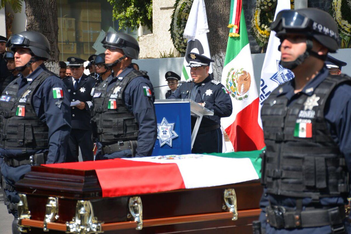 Rinden homenaje a policía asesinado en inmediaciones del Hospital de Legaria