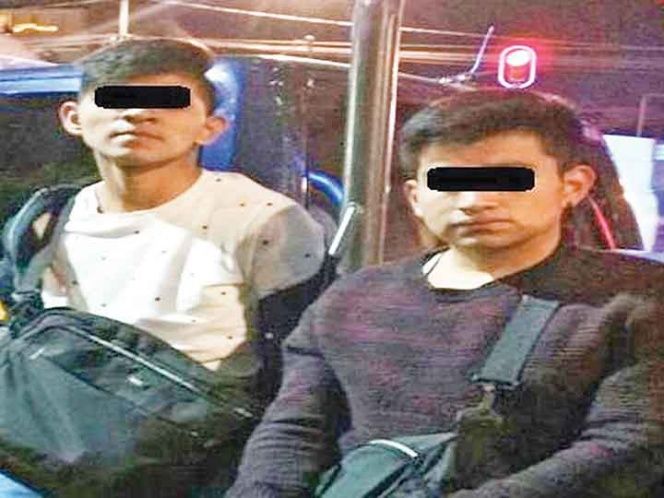 Detienen a dos por robar arma a policía