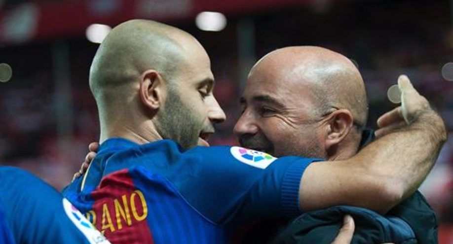 Mascherano y Sampaoli se reúnen en Barcelona Mascherano y Sampaoli se reúnen en Barcelona
