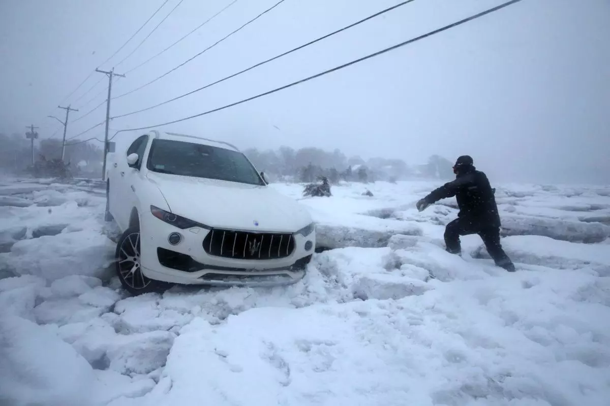 Tormenta azota el noreste de EE.UU. dejando nieve y temperaturas congelantes