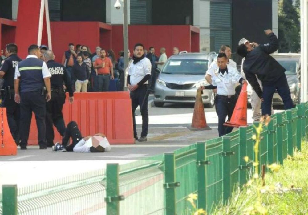 Hombre intenta suicidarse en estacionamiento del Aeropuerto de Tijuana