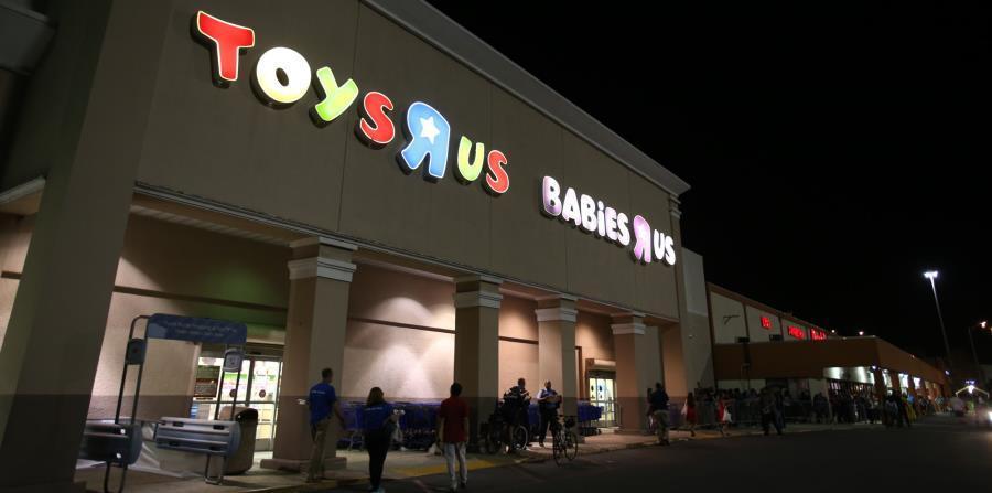 Hombre compra un mdd en juguetes de 'Toys R Us' para donación - toys-r-us