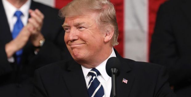 Trump pide a Congreso 18 mil mdd para construir muro