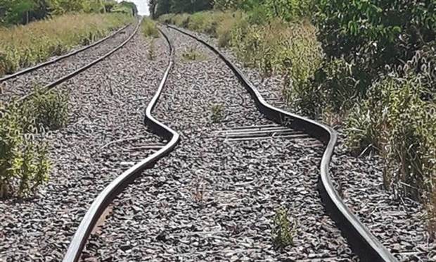 Se doblan vías del tren en Argentina por altas temperaturas