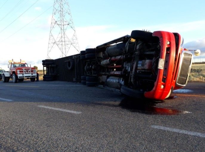 Tres camiones volcados en el Istmo de Tehuantepec