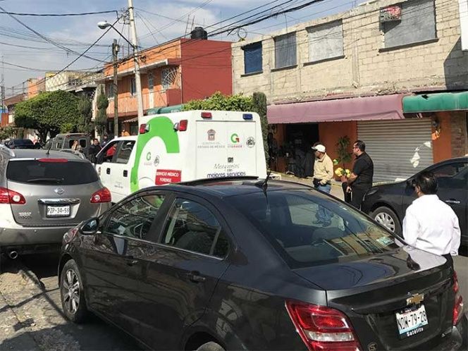 Ejecutan a expolicía en el Edomex mientras comía con su esposa