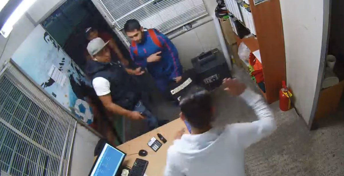 #VIDEO Asaltan oficinas del Velódromo Olímpico en Venustiano Carranza