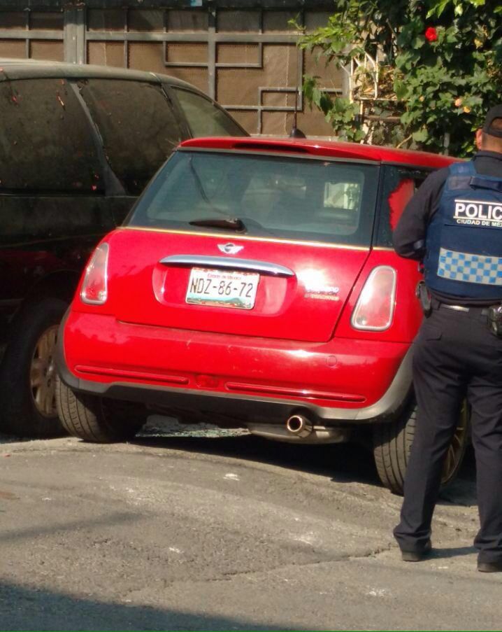 Ejecutan con más de 20 balazos a conductor de Mini Cooper en Iztapalapa Ejecutan con más de 20 balazos a conductor de Mini Cooper en Iztapalapa