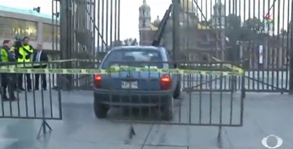 Se impacta conductor contra reja de la Basílica