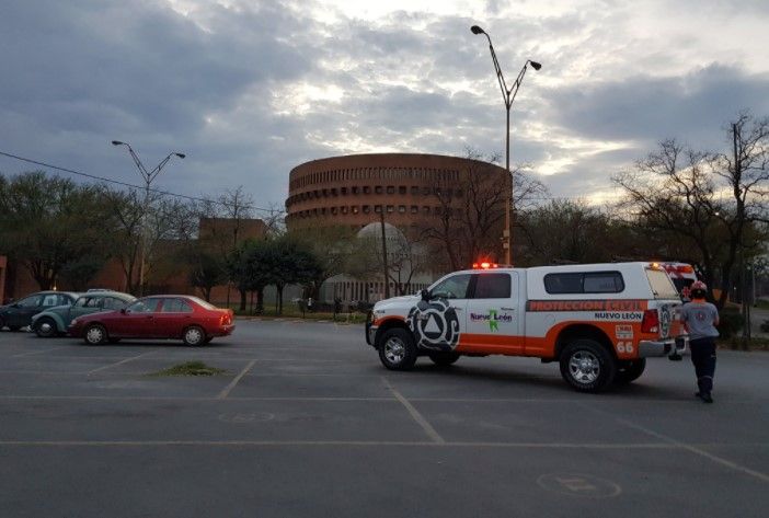 Explosión en biblioteca de la UANL deja un lesionado