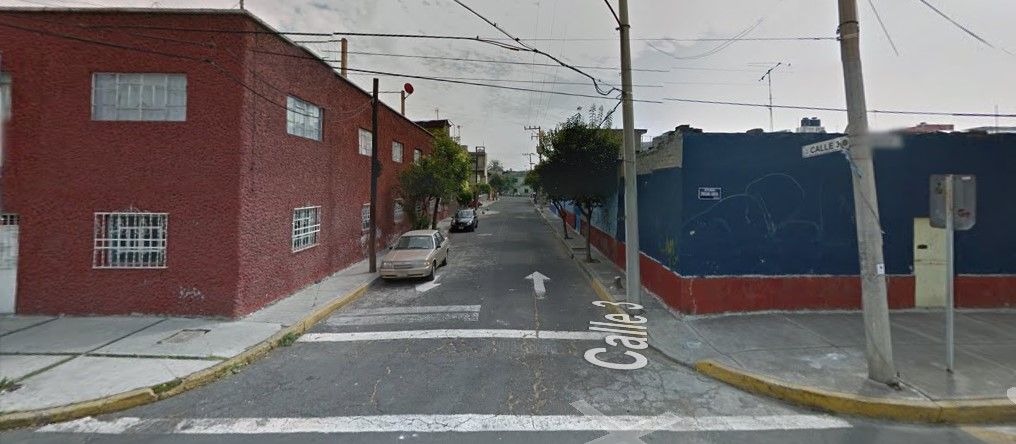 Hallan cubetas con restos humanos y cemento en Venustiano Carranza