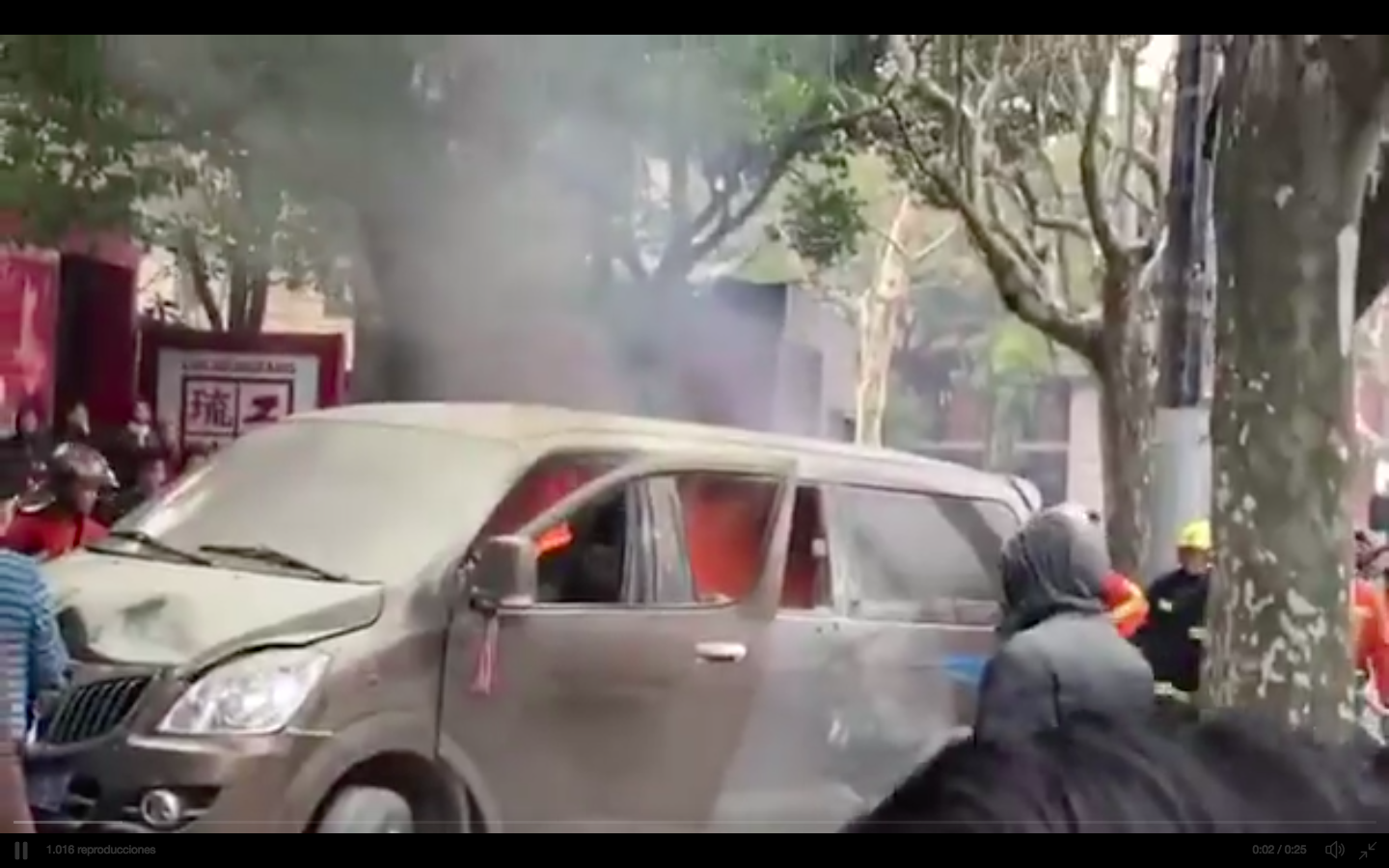 Camioneta atropella a multitud en Shanghái y deja al menos 18 heridos