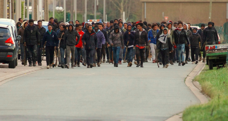 Enfrentamientos dejan al menos 17 migrantes heridos en Francia