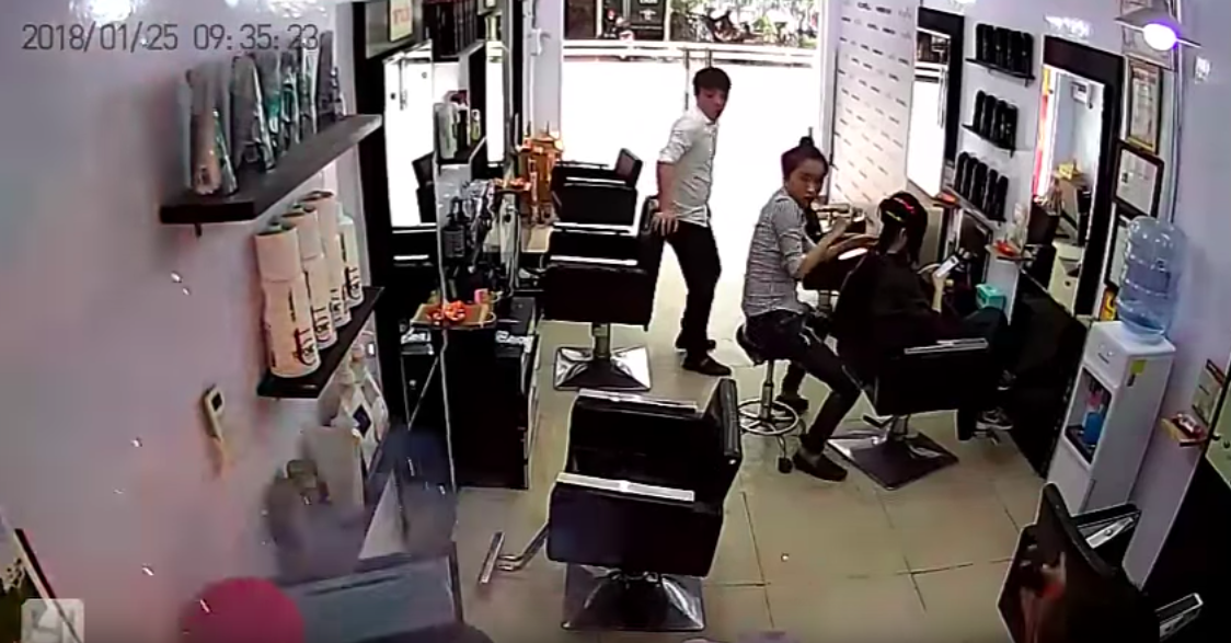 #VIDEO Explota iPhone en estética de Vietnam