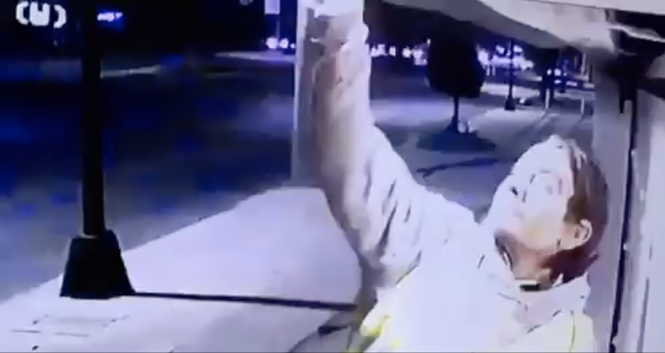 #Video Lo captan presuntamente robando focos en Coapa