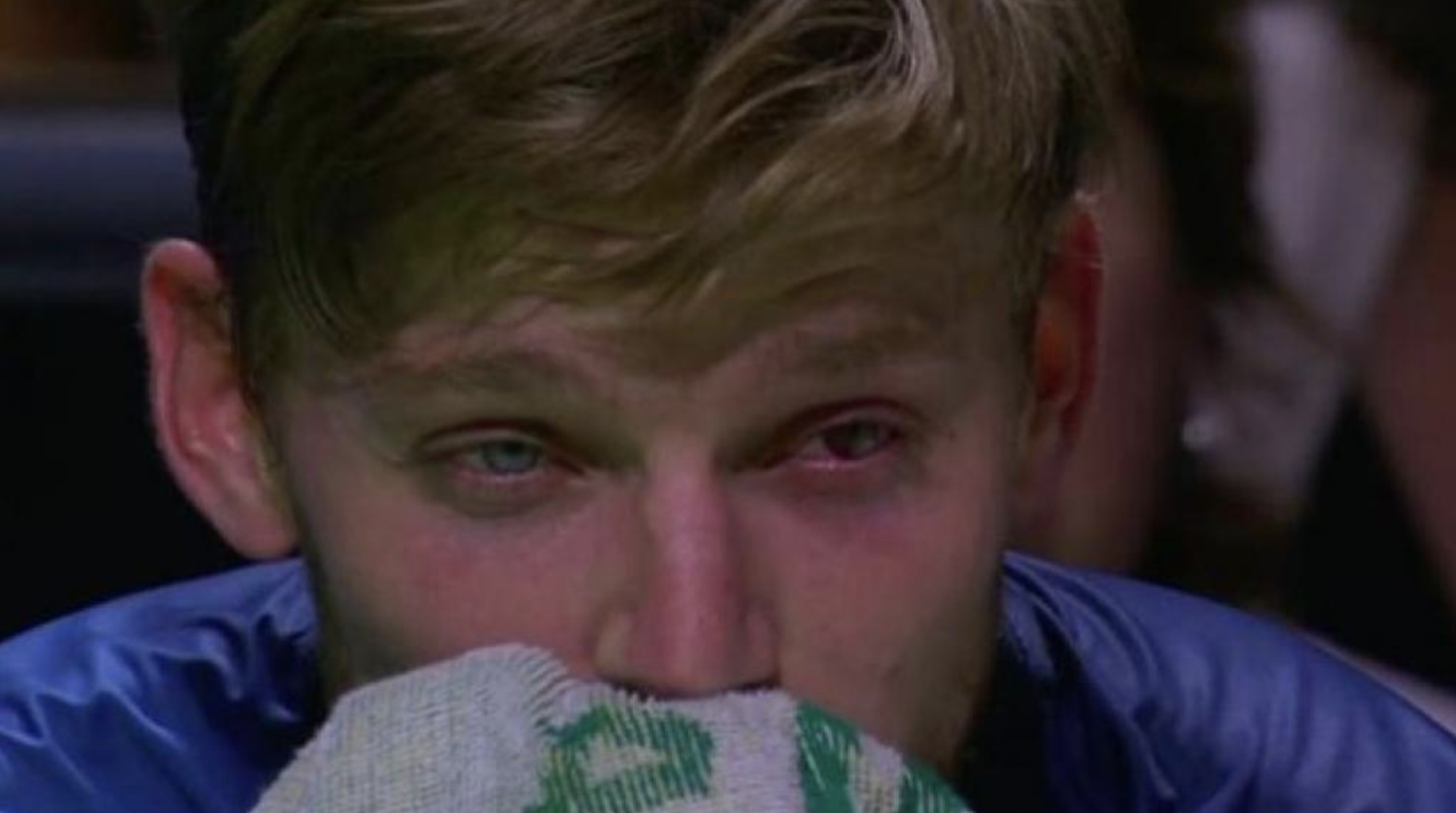 #VIDEO Tenista recibe pelotazo en el ojo