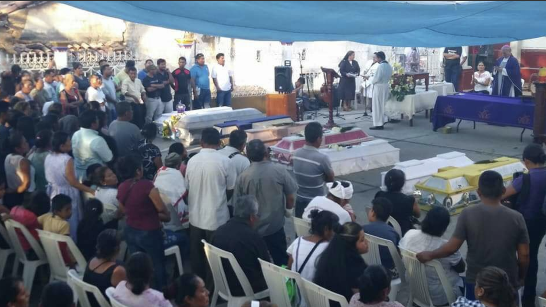 Despiden a nueve víctimas del accidente en Jamiltepec