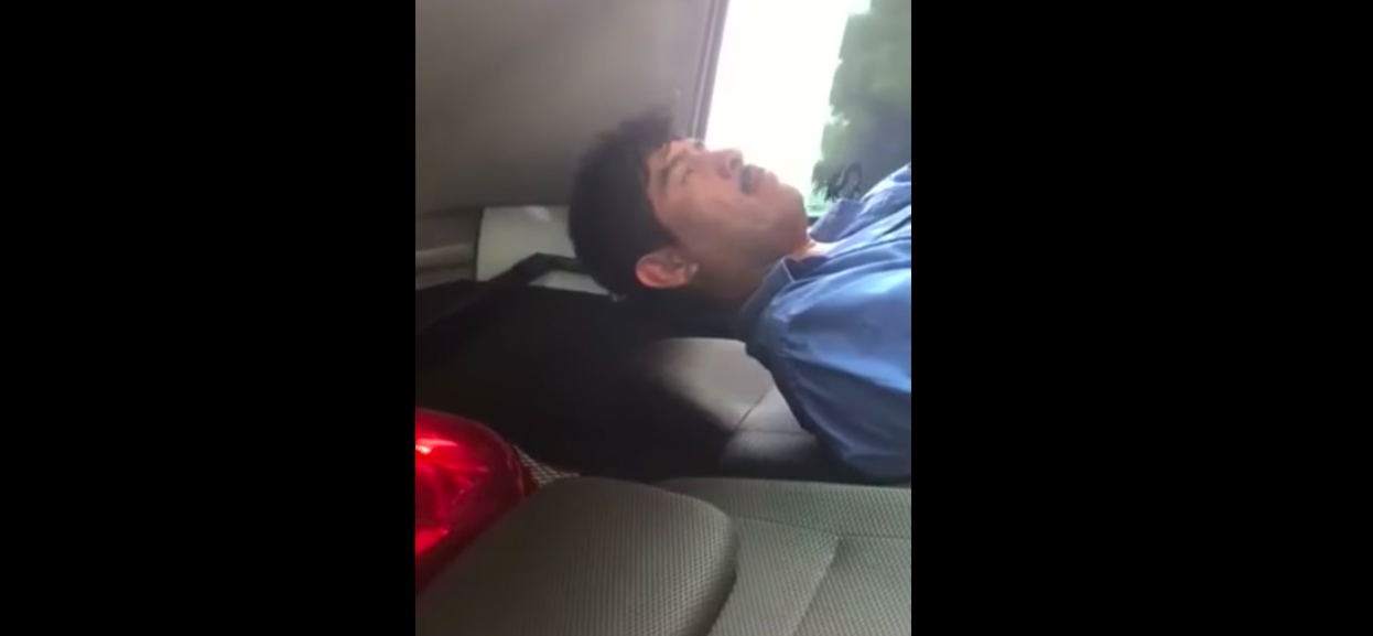 #VIDEO Chofer de combi acosa a pasajera en Estado de México